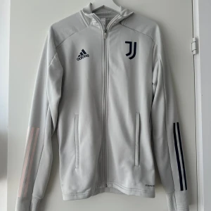 Adidaströja - juventus - I fint skick!