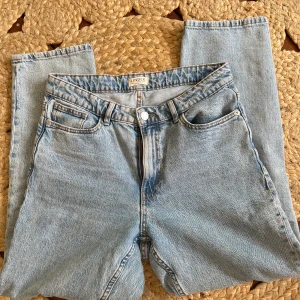 Jeans Nea Lindex  - Stl 40  I använt skick men inget att anmärka på 