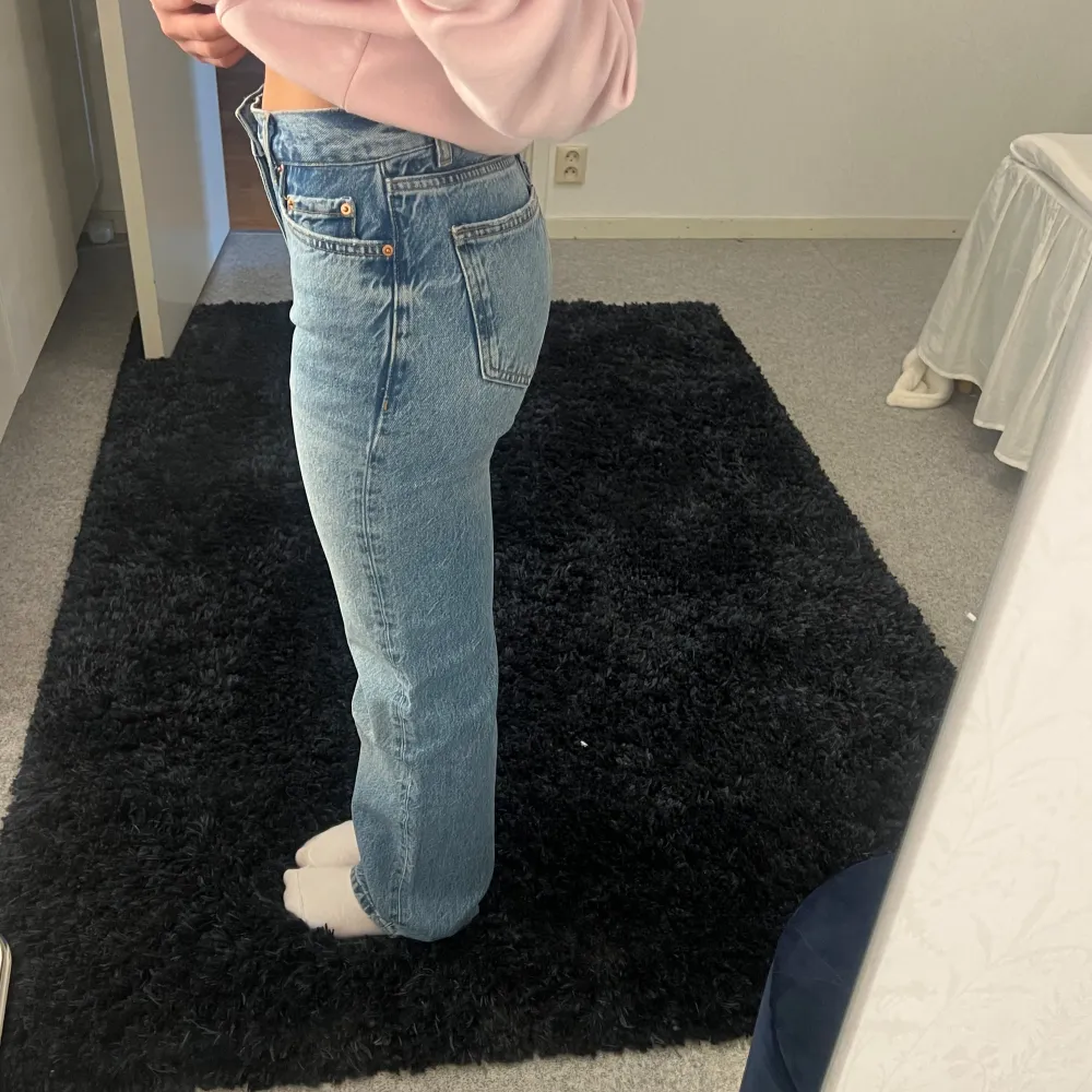 Lågmidjade jeans från Ginatricot, jeansen är aldrig använda så de är i nyskick.💓💓💓. Jeans & Byxor.