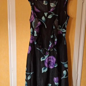 Klänning - Klänning i storlek L. Inga defekter.