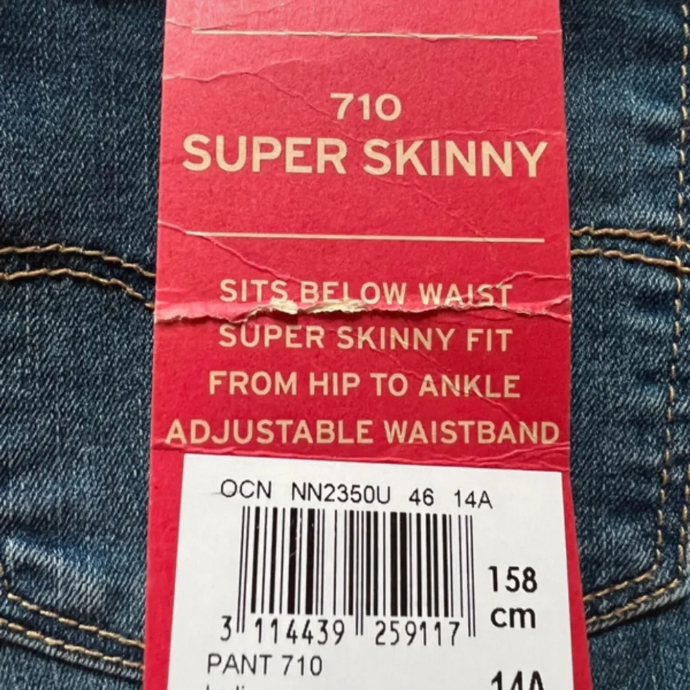 Helt nya Levis 710 Super Skinny Bra till en som är ca 13 år. Jeans & Byxor.