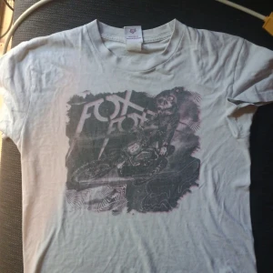 Vintage Foxhead graphic tee - Thriftad, aldrig använd Weezer för skala bild 3 