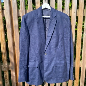 Linnekavaj Ralph lauren  - Säljer min grymt snygga Ralph Lauren linnekavaj då jag tyvärr växt ur den. Perfekt inför sommarens alla tillställningar eller inför kommande studenter! Skulle säga att den är en Large eller stor medium. Skriv för fler bilder eller frågor. Allt gott!