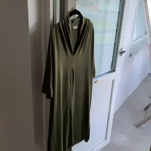 Green dress size M. Flowy. 