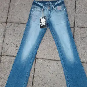 Säljer dessa as snygga jeans för att dom ej passade.  **Liknar crazy age men är ej det** Skriv innan du trycker på 