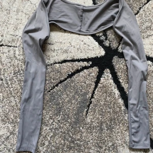 Mörkgrå kort kofta - Aldrig använd.💕