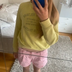 Rosa shortsss🩷 - Super gulliga shorts😍 använt sparsamt, skulla säga att dem passar s eller 36