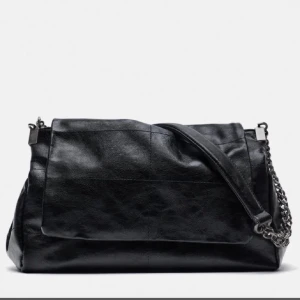 Zara väska - Zara väska som är supersnygg! Rymmer mycket och är stilren🩷😊