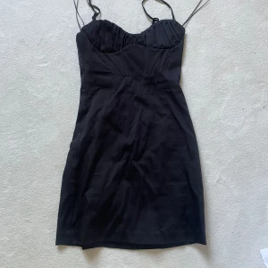 Zara klänning  - Använd en gång, som i ny skick 