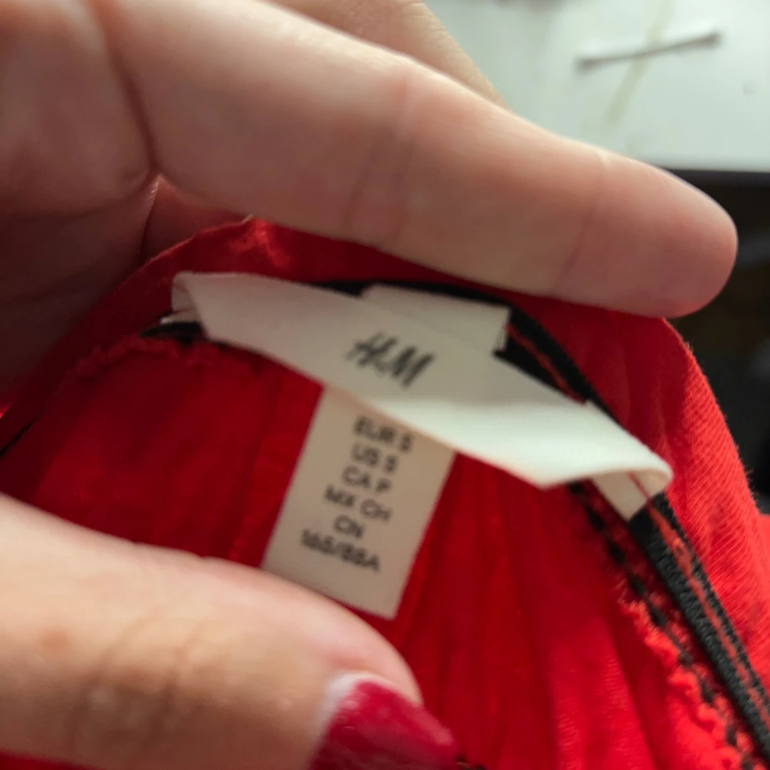 Röd tröja  - 90