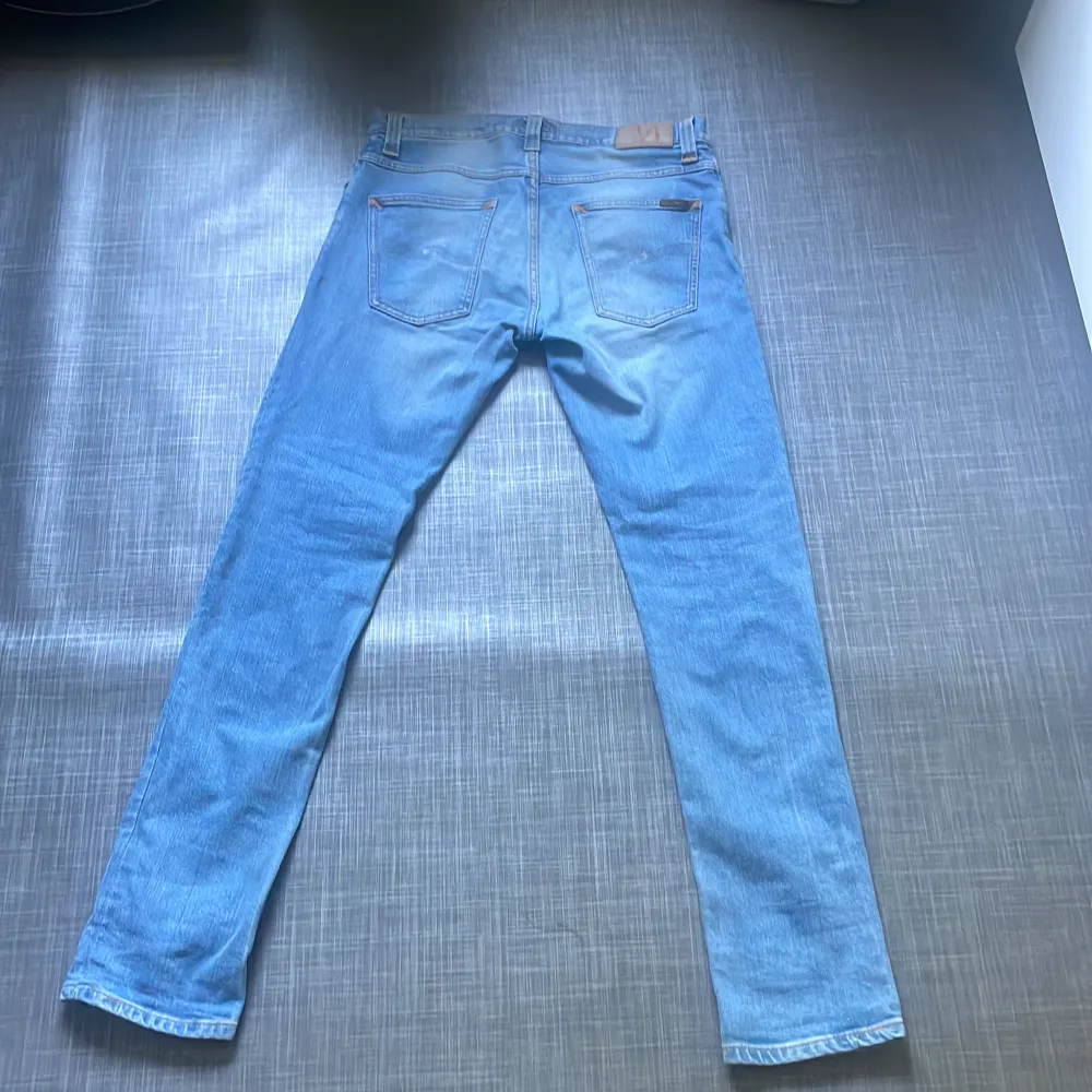 Nudie jeans endast använda ett par gånger, superfint skick. Storlek 32/34 modellen heter Grim Tim. Nypris: 1600 Priset är diskuterbart. Jeans & Byxor.