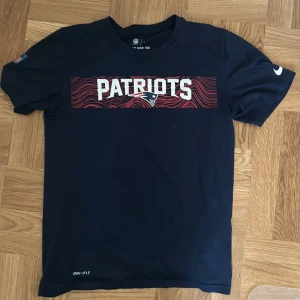 Patriots t-shitt - Patriots t shirt som är köpt i usa, den är storlek s och i bra kondition