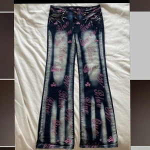 Blue queen jeans rosa text  - Jätte fina blue queen jeans , 96% cotton och 4% elasthanne.