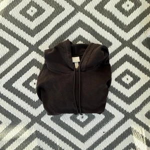 svart hoodie (dam) - basic svart hoodie som sitter sååå snyggt & skönt, strl S.🖤🤍
