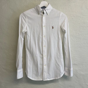 Ralph Lauren skjorta - Ralph Lauren knit oxford skjorta i storlek XS.