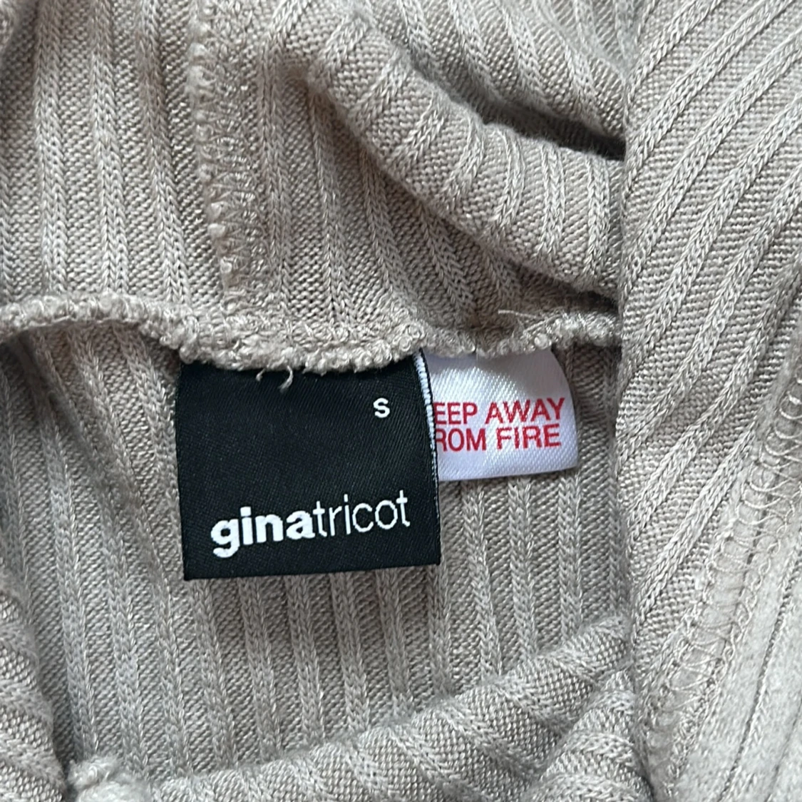 En skön mjukis tröja från Gina Tricot  - 90