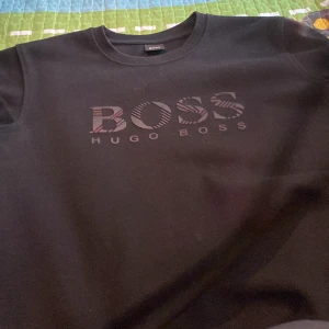 Hugo boss tröja  - Hugo boss sweatshirt i bra skick, i storlek S