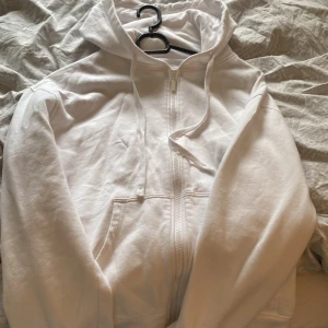 Kofta - Stilren vit kofta!🤍använts fåtal gånger