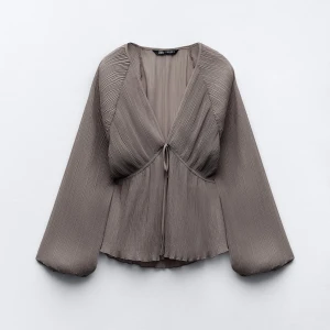 Zara topp  - Sååå fin, använd en gång bara ❤️säljs inte längre på Zara