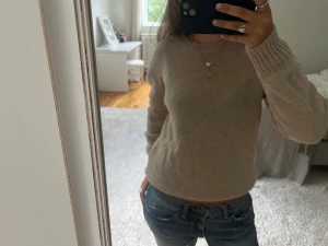 Stickad tröja - Supersnygg beige stickad tröja💘💘