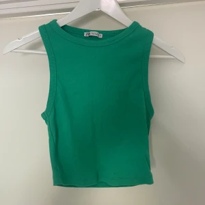 Grönt linne  - Grönt linne från zara 