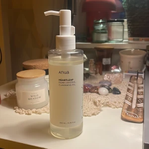 Anua pore cleansing oil  - Ansiktsrengöring från Anua, säljer pga att den inte passar min hudtyp, den är endast testad två gånger, använd gärna köp nu <3