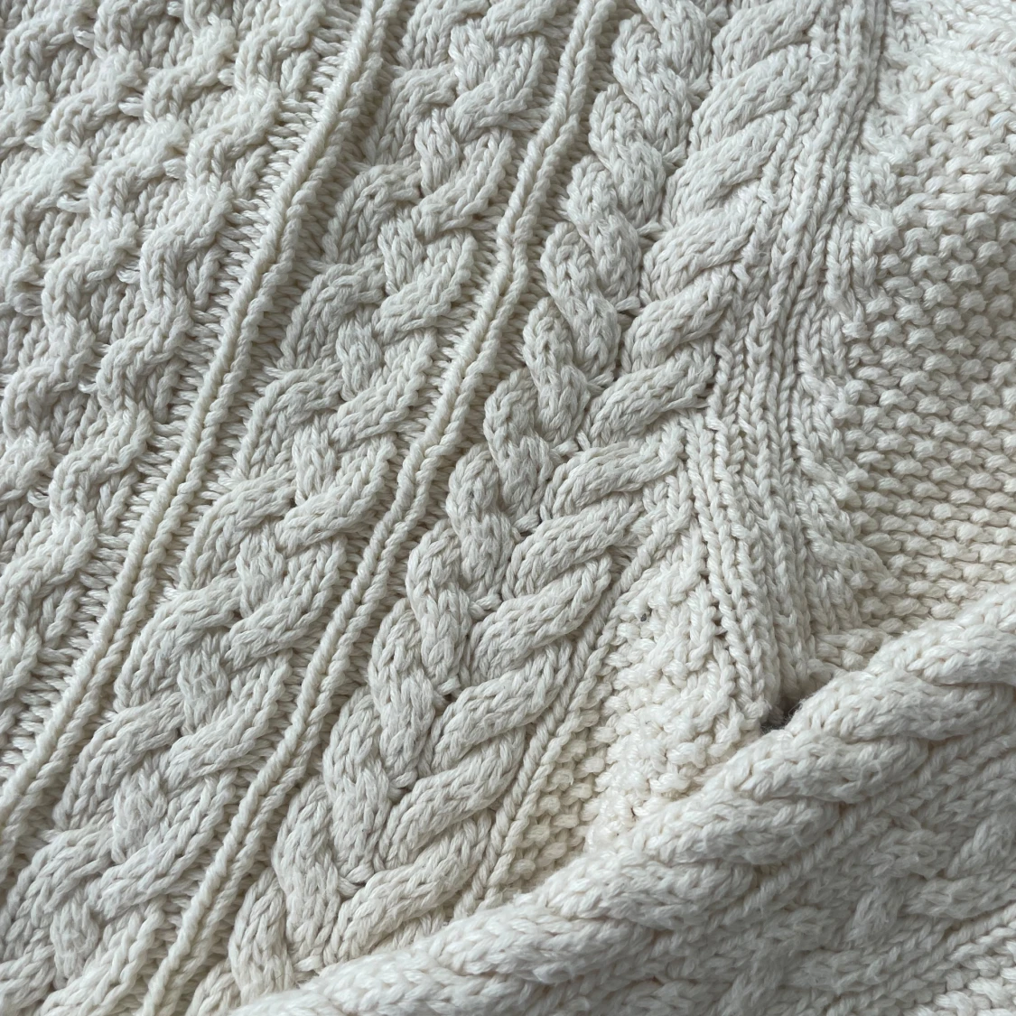 Krämvit stickad tröja - 91