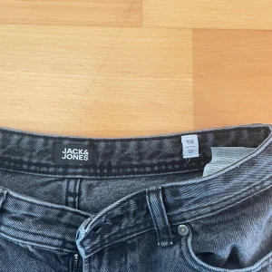 Jack&Jones  - Säljer då dom är försm. Är storlek 158 och 13 år 