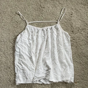 Topp - Vit topp från H&M💓