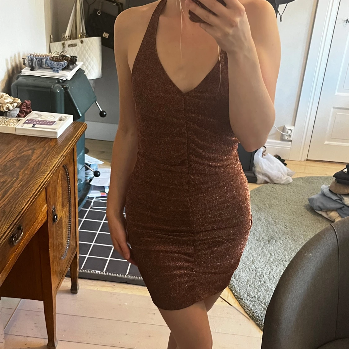 Glittrig klänning.  - 90