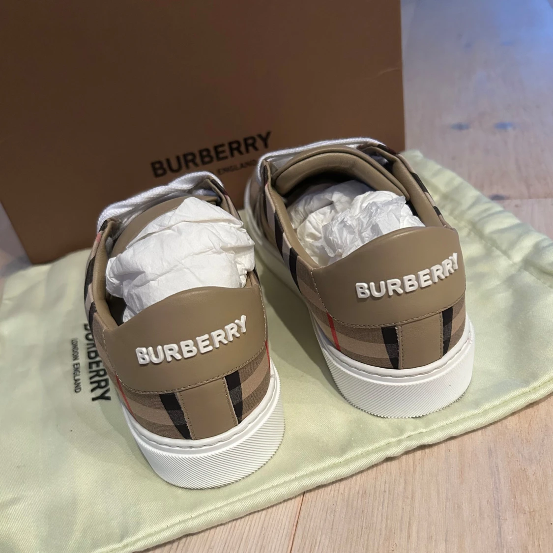 Burberry sneakers - 90