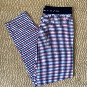 Tommy Hilfiger Pyjamas Byxor - Fina Tommy Hilfiger pyjamasbyxor i nyskick. Storlek S. Nypris ca 750kr. Pris kan diskuteras.