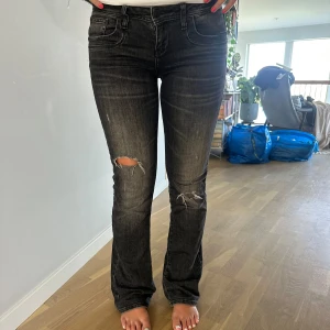 Ltb valerie  - Storlek 28x32, lågmidjade bootcut jeans Midjemått 39, innerbenslängd 80