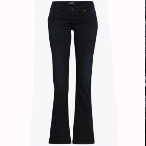 Ltb jeans  - Säljer dessa svart/mörkblåa jeans från ltb ✨(lånade bilder) skriv för egna bilder eller frågor 