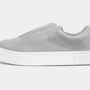 Grå Eytys  - Säljer dessa knappt använda eytys. Storlek 38. Nästan som helt nya då som endast r använd ett par fåtal gånger. Kom gärna med prisförslag 🙌🏼köpt nya för 2000kr 🤩