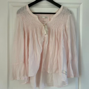 Rosa odd molly blus - Säljer då den inte kommer till användning 