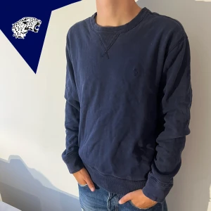 RALPH LAUREN TRÖJA - Ralph lauren tjock tröja | Skick: 9/10 | Strl: M | Modellen är 182 cm lång | Hör av dig om du undrar någonting!