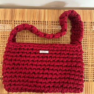Virkad väska  - Lite större väska!  Bredd- 36cm Höjd- 21cm Kan göra olika väskor, färger och storlekar☺️