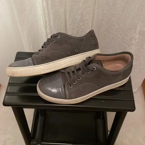 Lanvin Krokodil toe caps - Väldigt sällsynta, väldigt bra skick krokodil lanvin skor, produceras inte längre, storlek 42 men passar 43. Dustbag finns.   Tar inga byten‼️ 