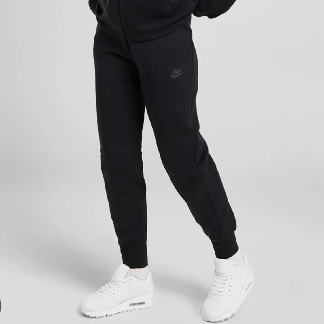Nike tech köpt för 2000kr