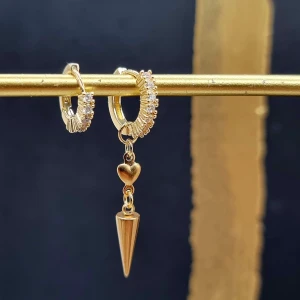 Handgjorda örhängen  - Handgjorda örhängen●Följ :@ekjewelryofficial🤲 ● 💎Material- 100% rostfritt stål och kristall ●Örhängeskrokar -rostfritt stål. Nickel fri. Längd -4,5cm. Vattentåliga, ändrar inte färgen! 2st.