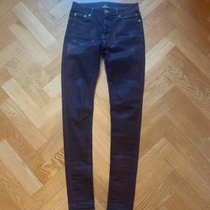 Rick Owens DRKSHDW Detroit Jeans  - Rick Owens DRKSHDW Detroit jeans från FW19, med färgen ”cherry”. Strolek 27 men passar 28-30! Retail $650. Bra skick, kan skicka mått om det behövs! 🍒👖🐺