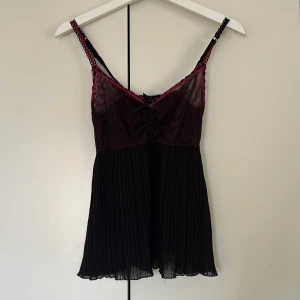 Y2k topp - Som de förra oanvänt snyggt nattlinne i s som funkar som topp!