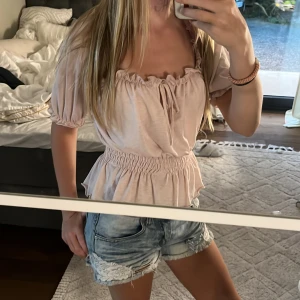 blus - supersöt ljus rosa blus från gina tricot💗