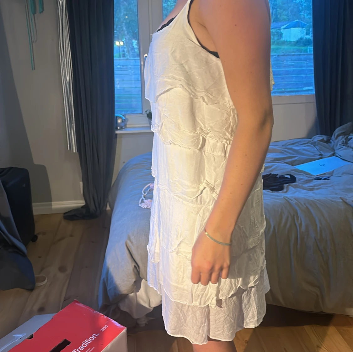 Vit volang klänning  - 91