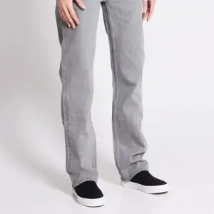 Lågmidjade gråa jeans i storlek S (passar även M) från lager 157 i modellen Icon, i en grå färg 🩶