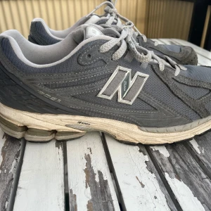 New balance 1906r dark blue - Storlek 46 1/2 Bra skick  Hör av dig om du har frågor 