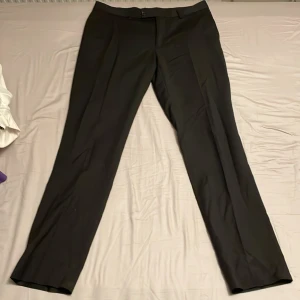 Kostymbyxor Dressmann - Svarta Kostymbyxor från Dressmann. Storlek 33/32. 