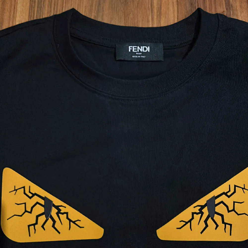 Helt ny oandvänd Fendi T-shirt riktigt fräsch o fin till sommaren   Priset kan diskuteras vid snabb affär 💰💰. T-shirts.