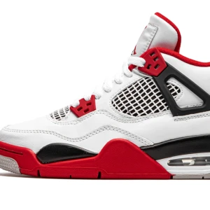 Jordan 4 fire red - Säljer mina jordan 4 fire red i strl 38.5 (GS) från Rostock.net. Skorna har kommit till andväning men är fortfarande i bra skick, säljer pågrund av att de inte kommer till användning längre🤍 fler bilder samt äkthetsbevis kan skickas privat, buda!